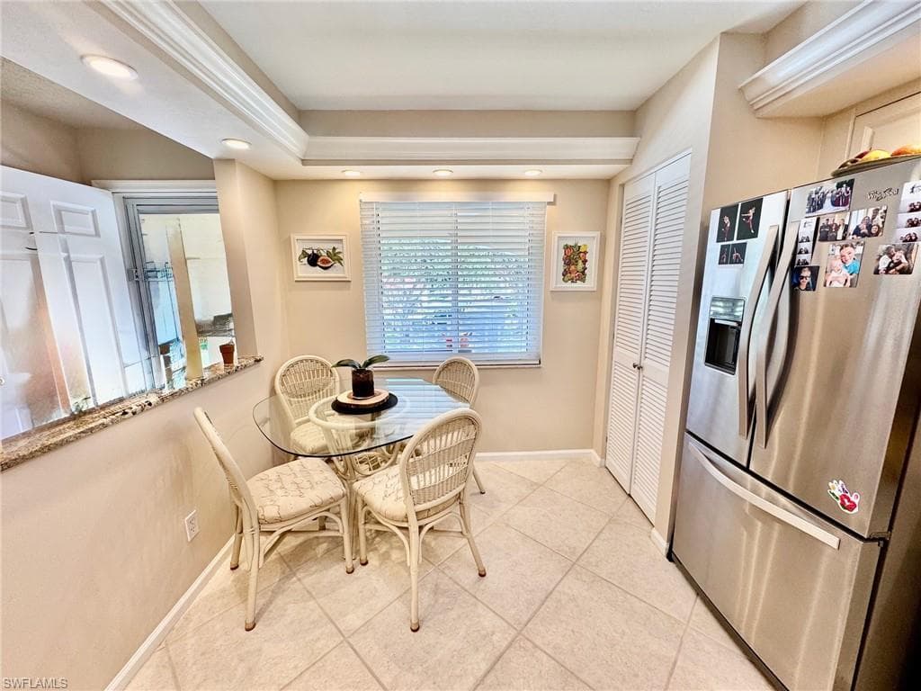 3695 Amberly Cir E305, Naples, FL 34112-2