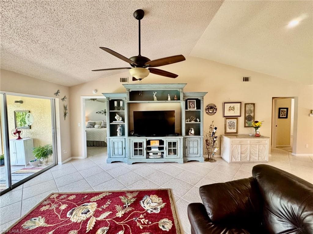 3695 Amberly Cir E305, Naples, FL 34112-6