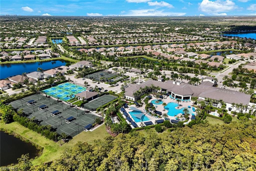 28564 Twain Dr, Bonita Springs, FL 34135-40