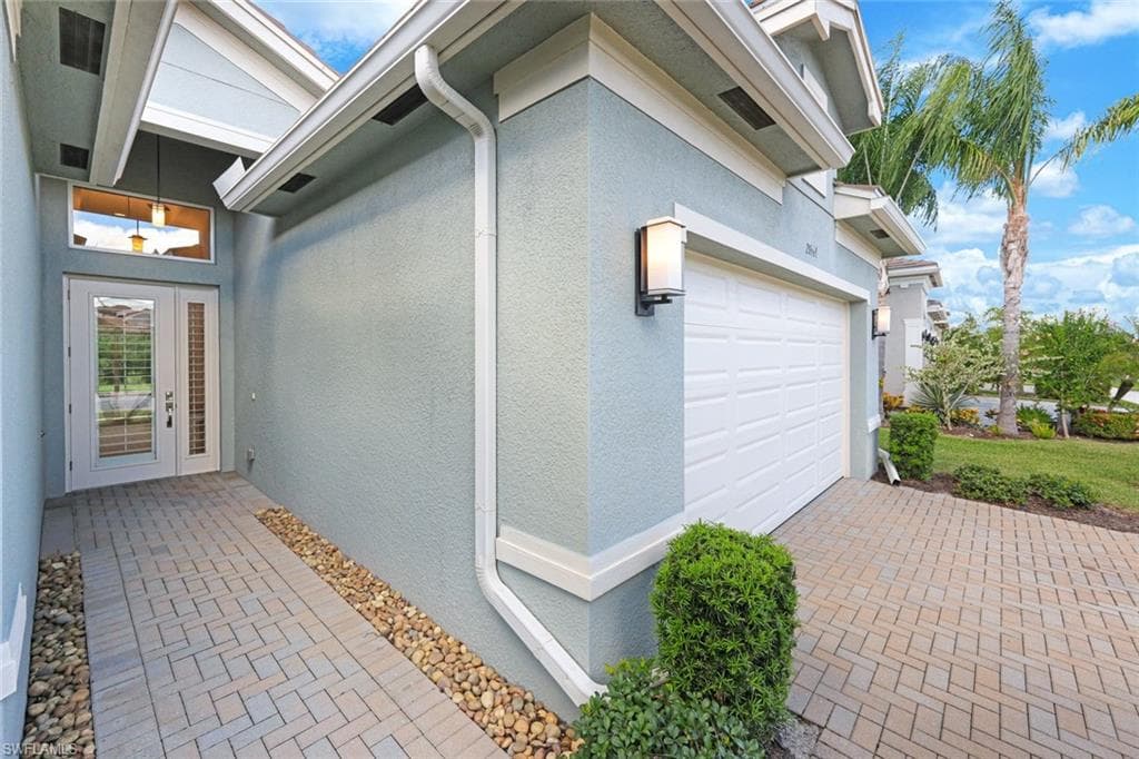 28564 Twain Dr, Bonita Springs, FL 34135-4
