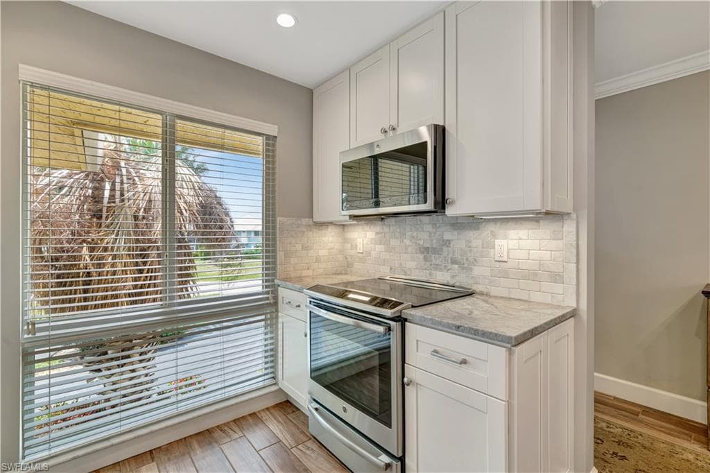 300 Palm Dr 402, Naples, FL 34112-15