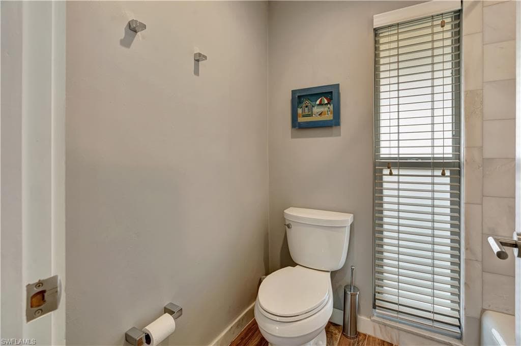 300 Palm Dr 402, Naples, FL 34112-18