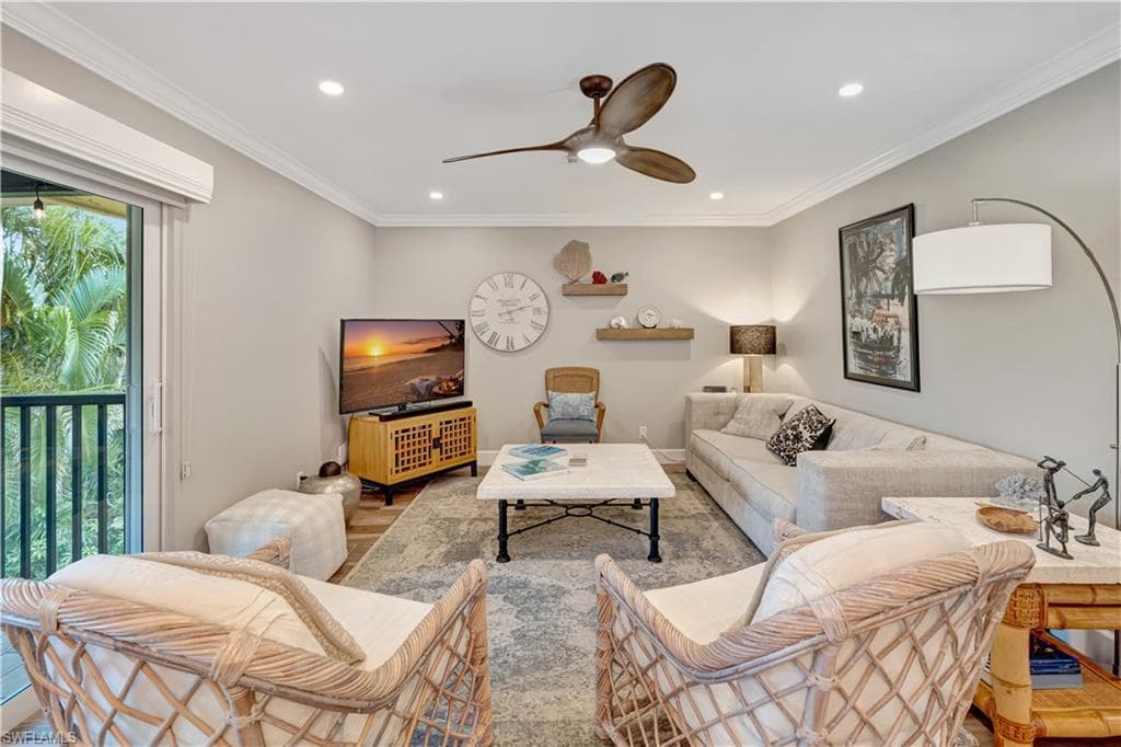 300 Palm Dr 402, Naples, FL 34112-19