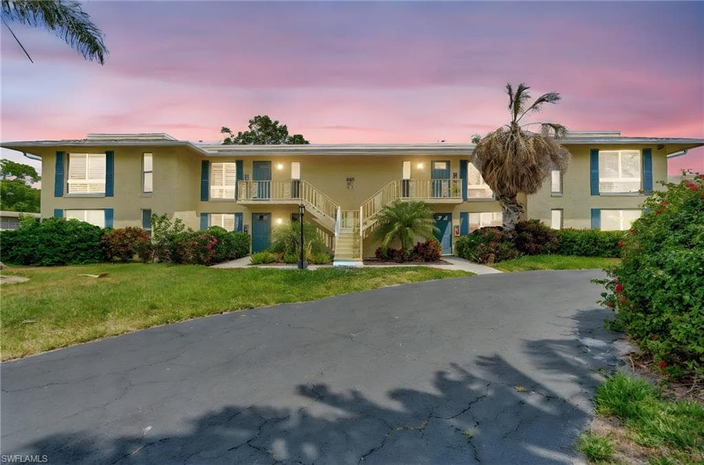 300 Palm Dr 402, Naples, FL 34112-1