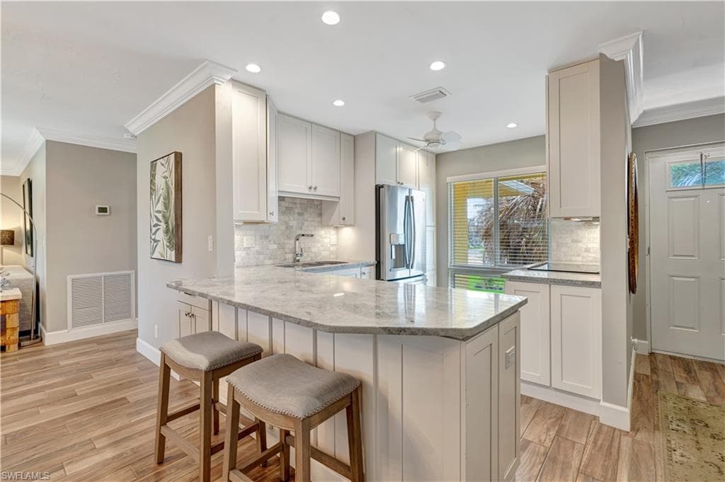 300 Palm Dr 402, Naples, FL 34112-2