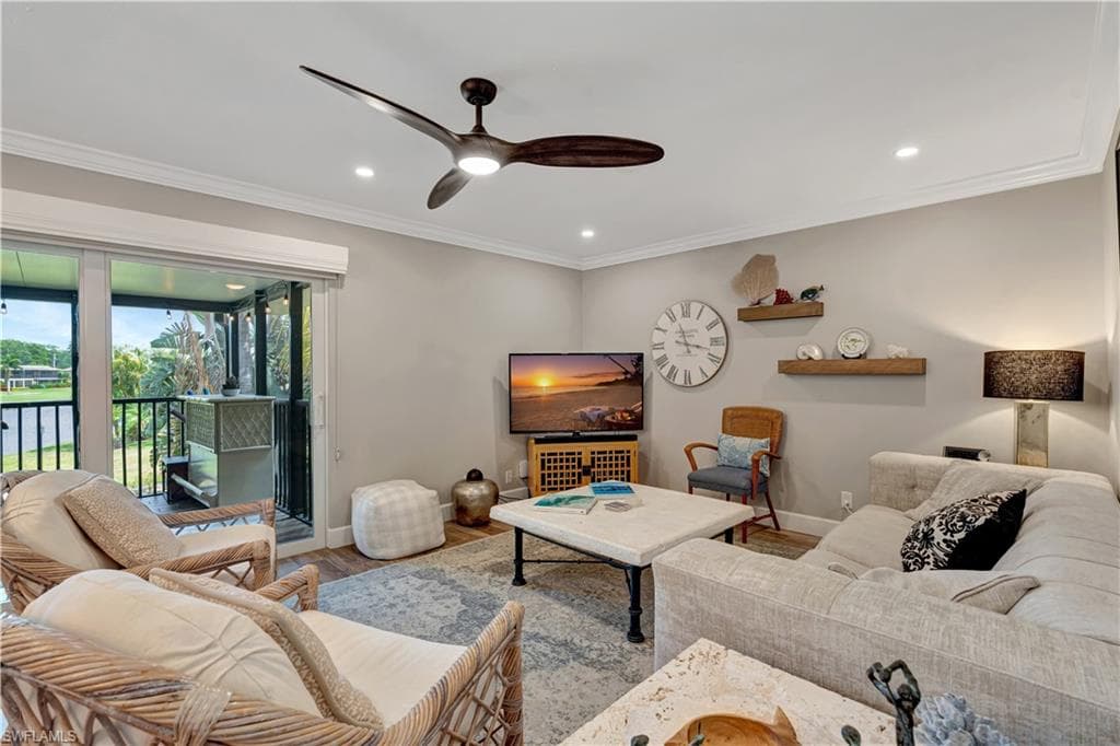 300 Palm Dr 402, Naples, FL 34112-4