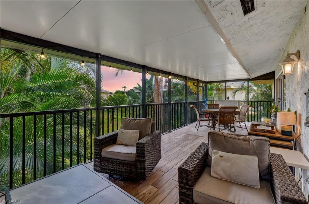 300 Palm Dr 402, Naples, FL 34112-5