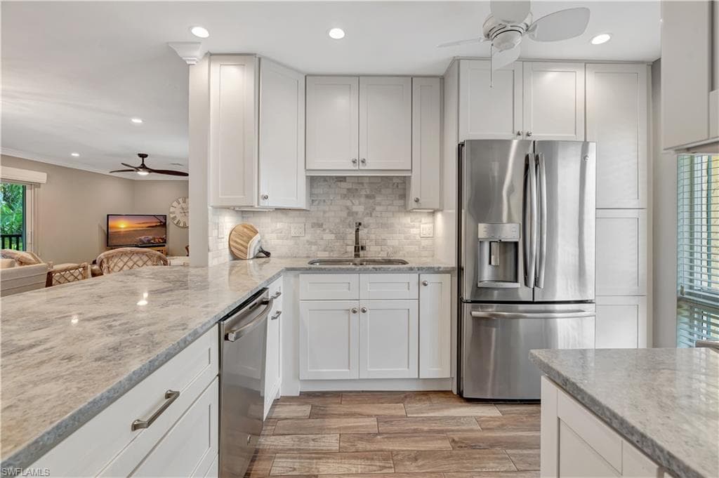 300 Palm Dr 402, Naples, FL 34112-7