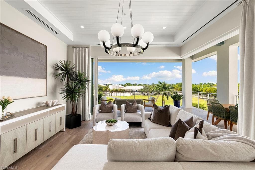 201 8th St 301, Naples, FL 34102-9