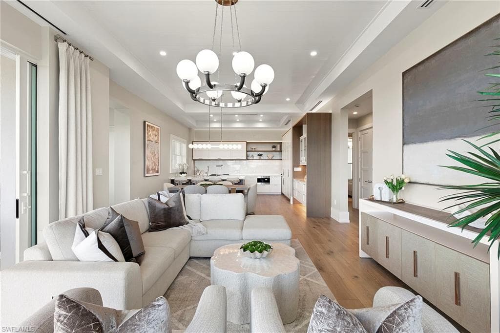 201 8th St 301, Naples, FL 34102-10