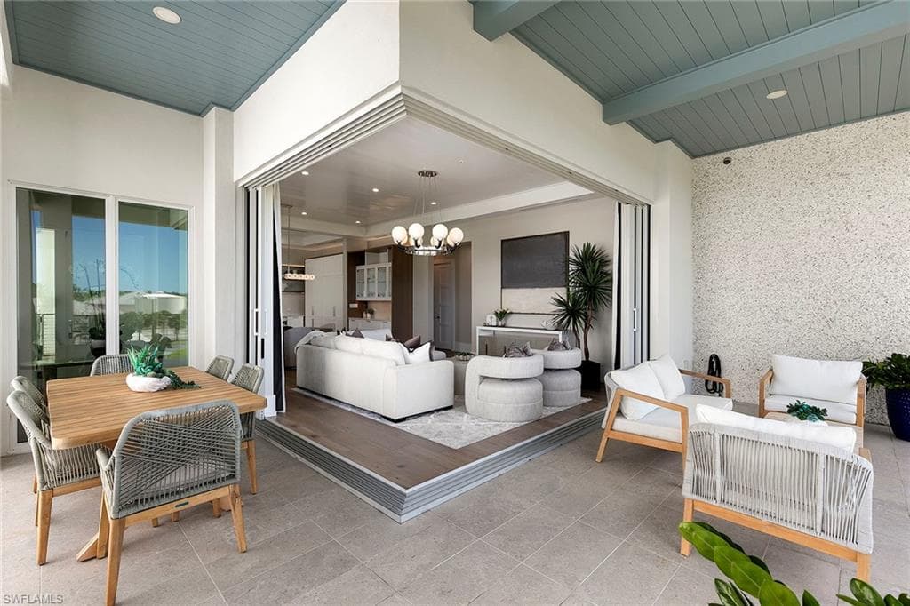 201 8th St 301, Naples, FL 34102-11