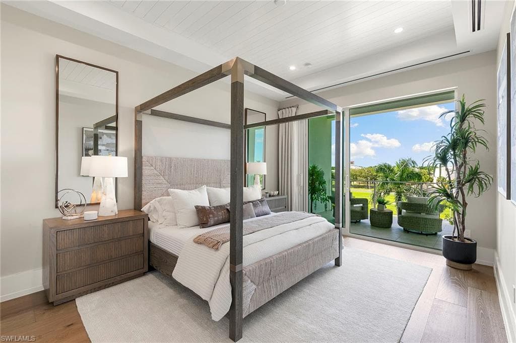 201 8th St 301, Naples, FL 34102-14