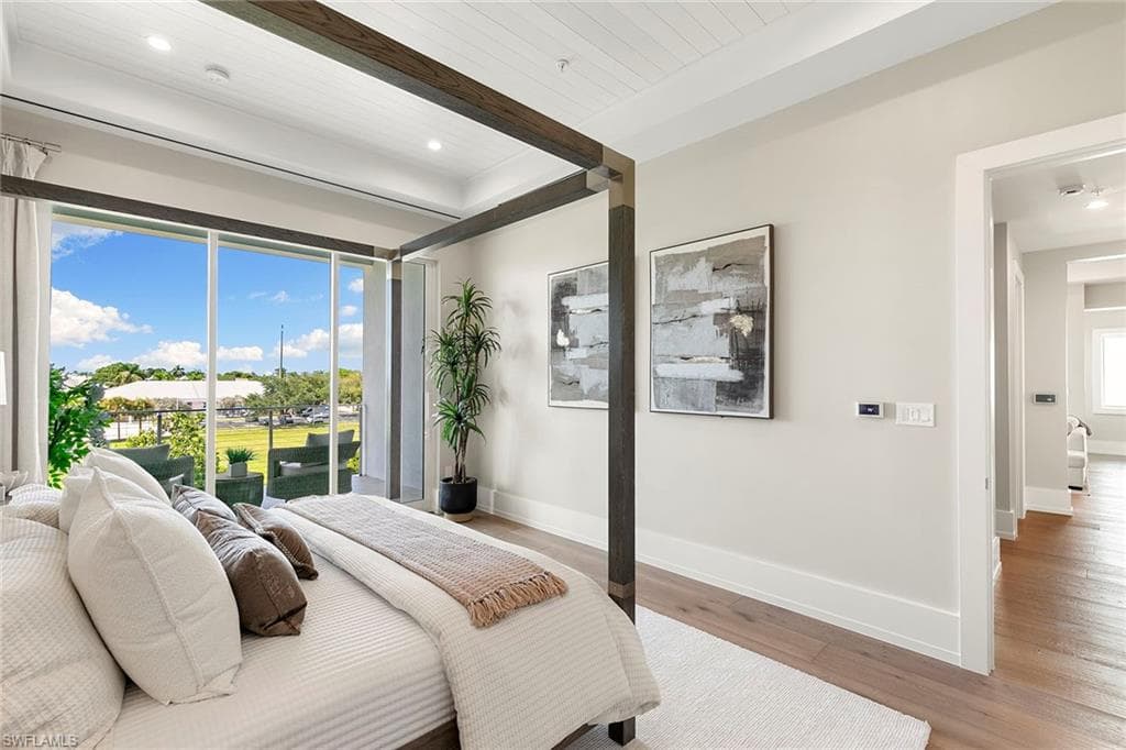 201 8th St 301, Naples, FL 34102-15