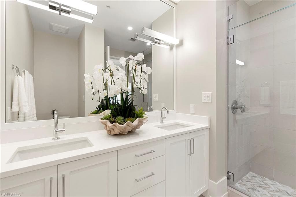 201 8th St 301, Naples, FL 34102-20