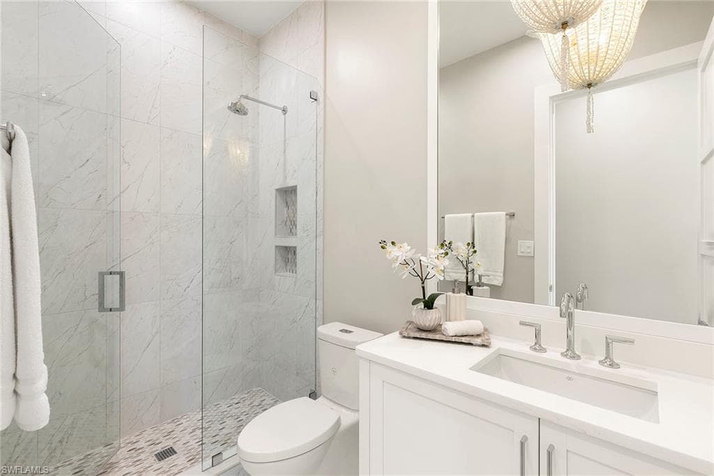 201 8th St 301, Naples, FL 34102-22
