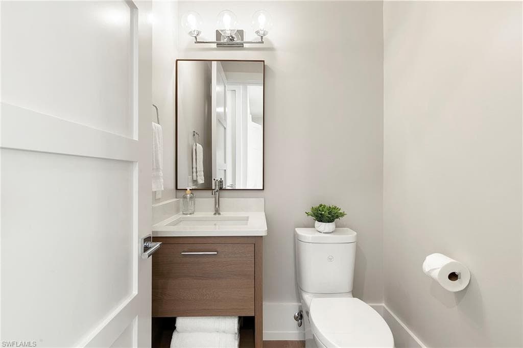 201 8th St 301, Naples, FL 34102-23