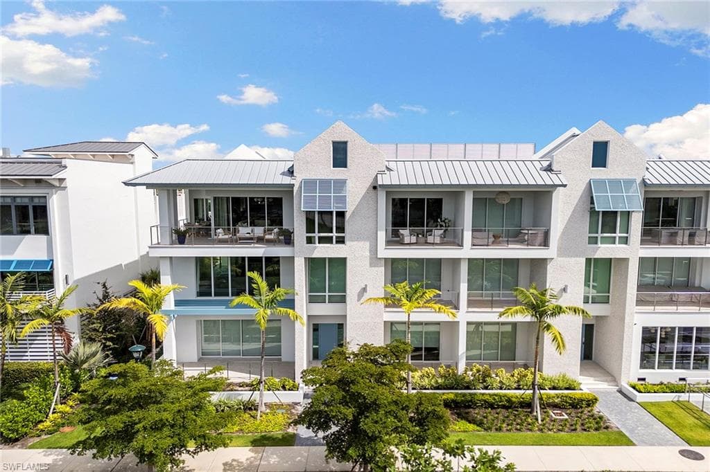 201 8th St 301, Naples, FL 34102-1