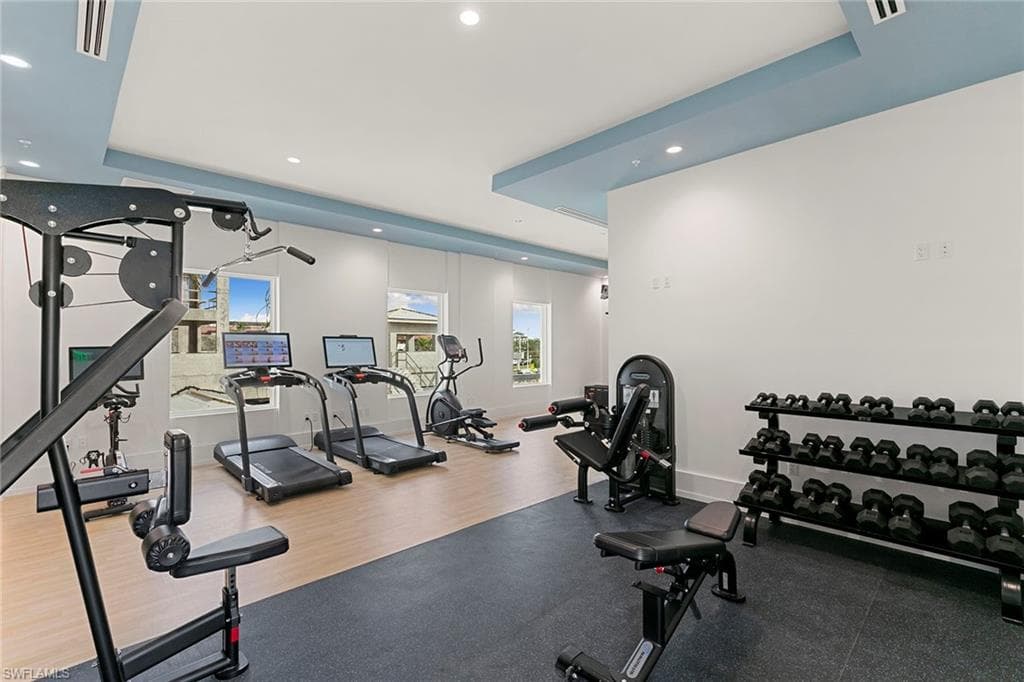201 8th St 301, Naples, FL 34102-32