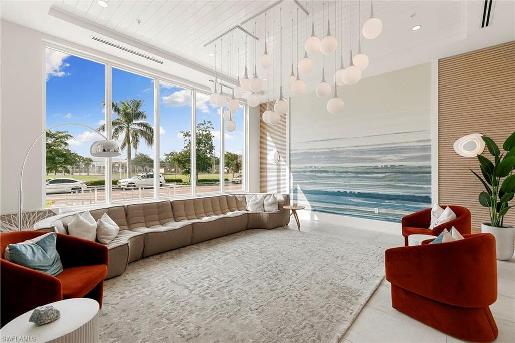 201 8th St 301, Naples, FL 34102-33