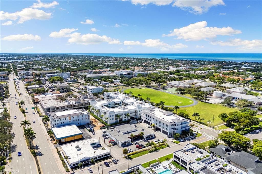 201 8th St 301, Naples, FL 34102-36