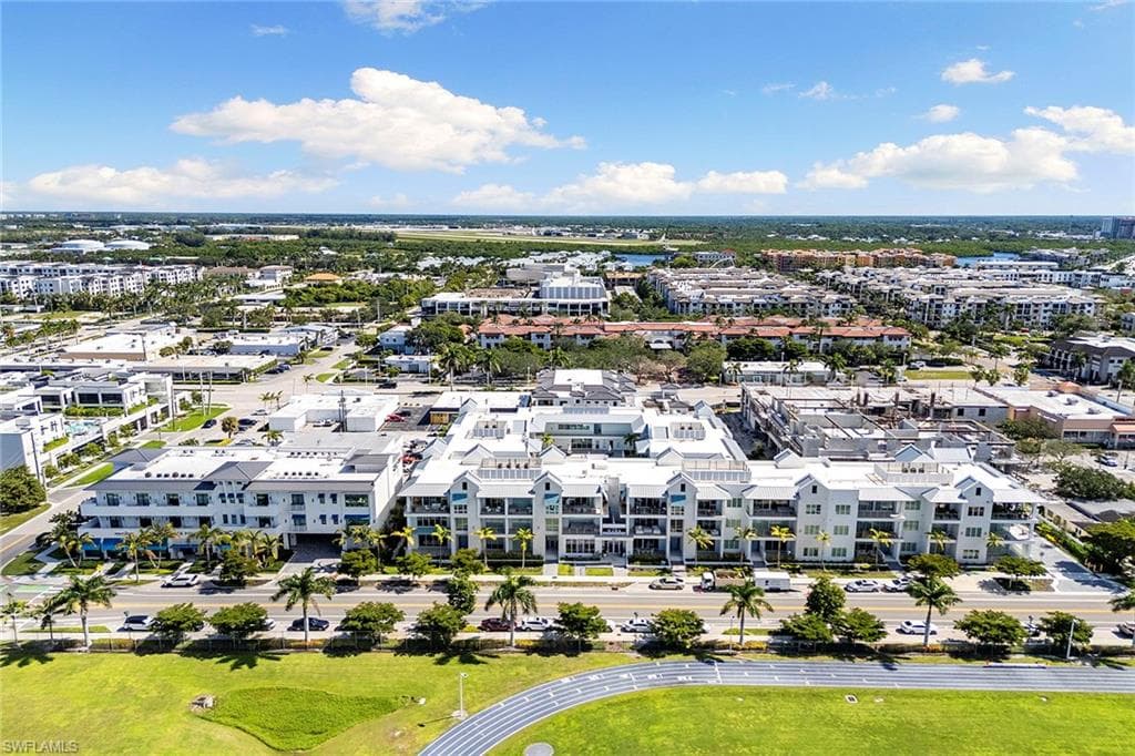 201 8th St 301, Naples, FL 34102-37