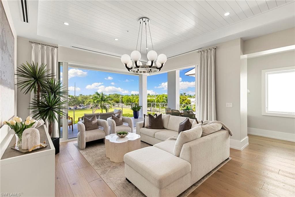 201 8th St 301, Naples, FL 34102-2