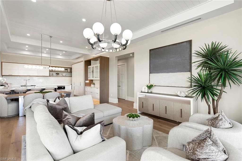 201 8th St 301, Naples, FL 34102-3