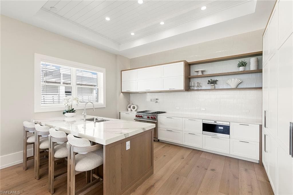 201 8th St 301, Naples, FL 34102-4
