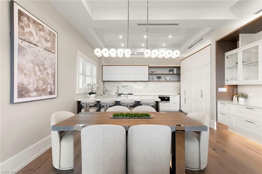 201 8th St 301, Naples, FL 34102-5