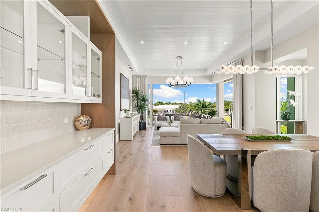 201 8th St 301, Naples, FL 34102-6