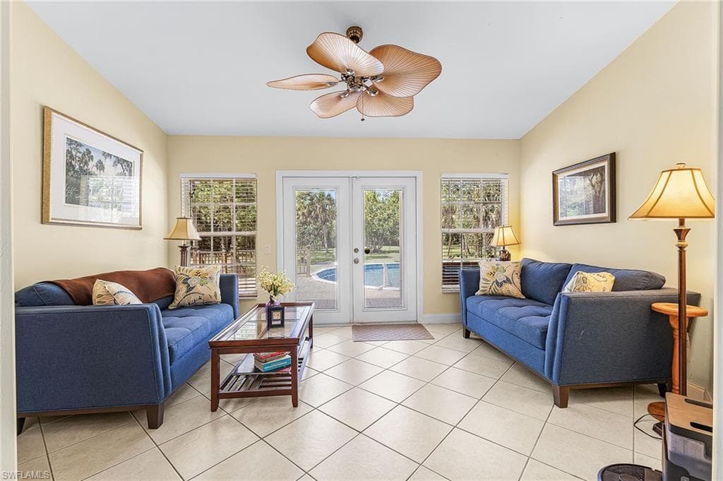 611 8th St SE, Naples, FL 34117-8