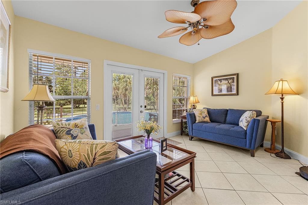 611 8th St SE, Naples, FL 34117-9