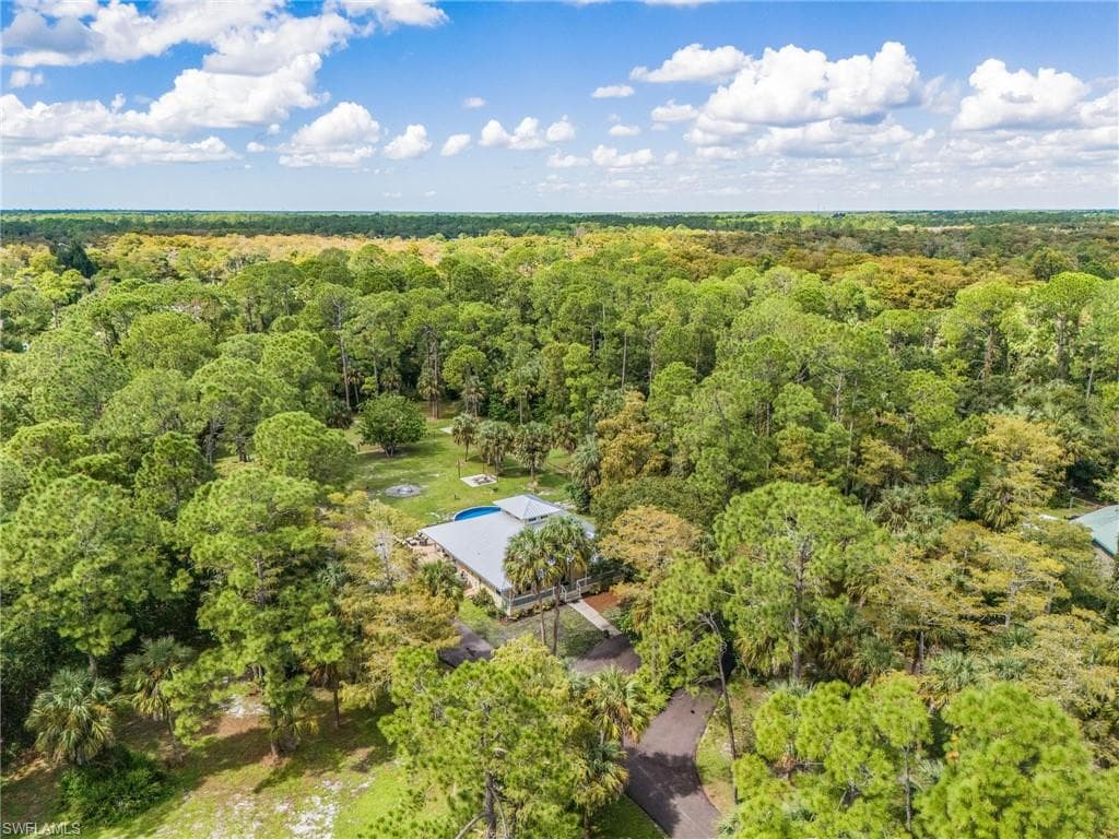 611 8th St SE, Naples, FL 34117-25