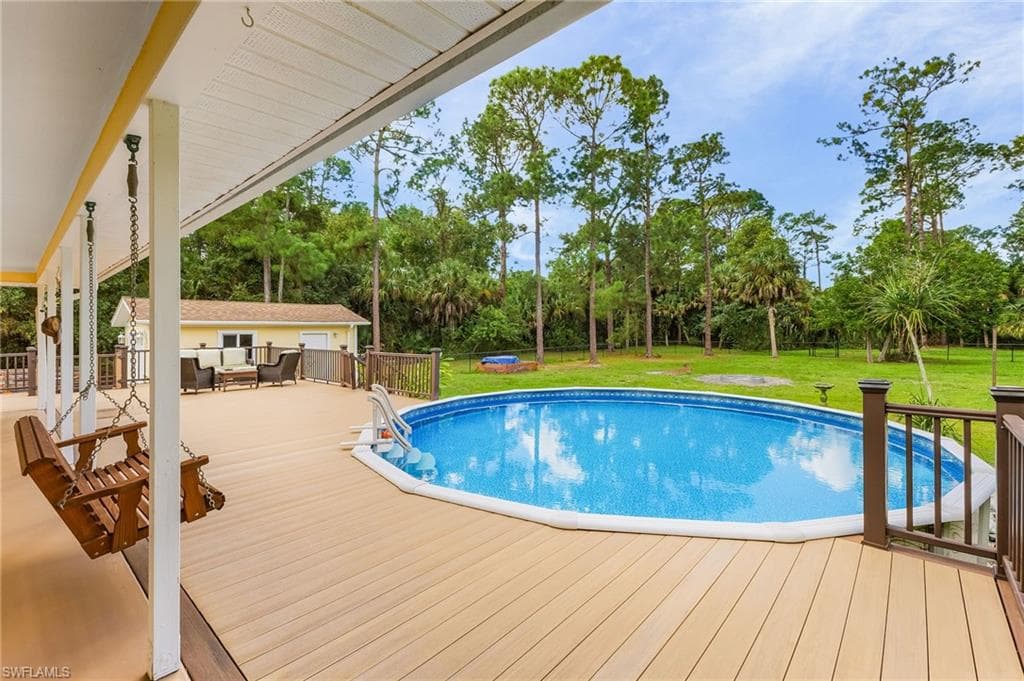 611 8th St SE, Naples, FL 34117-1