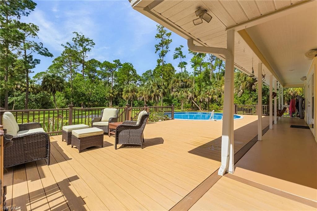 611 8th St SE, Naples, FL 34117-2