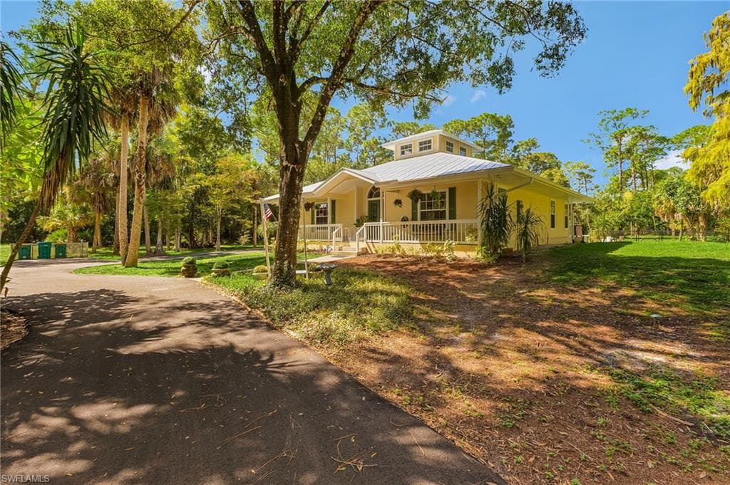 611 8th St SE, Naples, FL 34117-4
