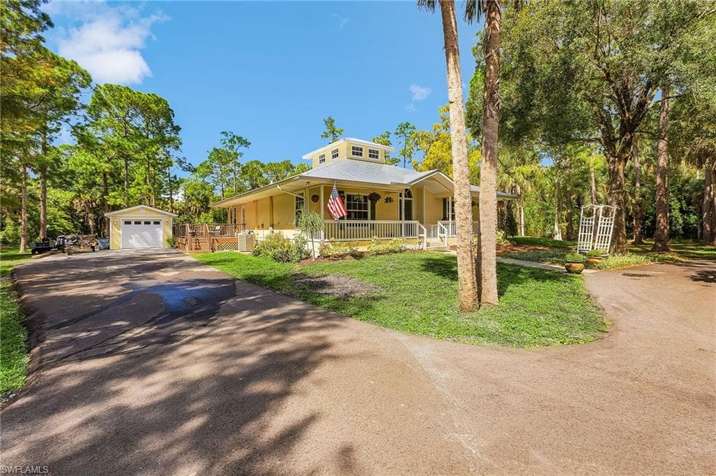 611 8th St SE, Naples, FL 34117-5