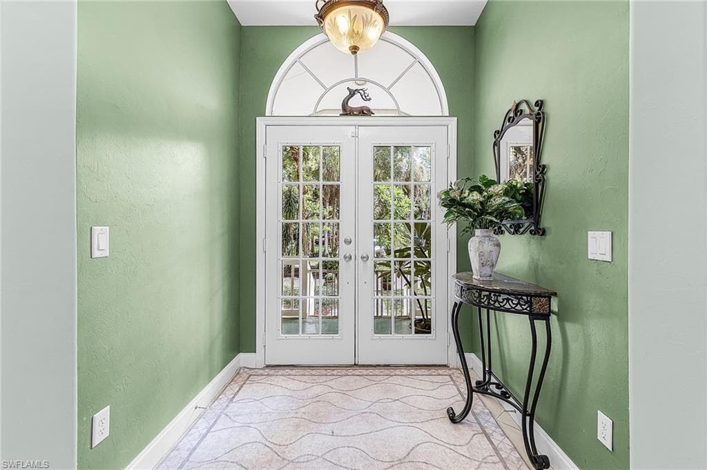 611 8th St SE, Naples, FL 34117-6