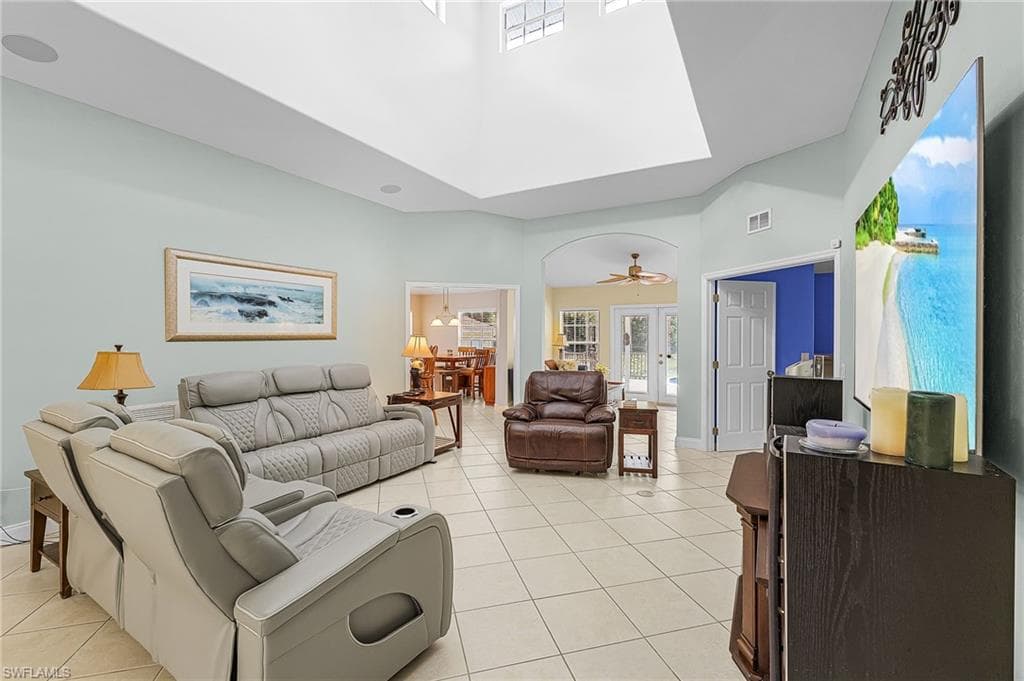 611 8th St SE, Naples, FL 34117-7