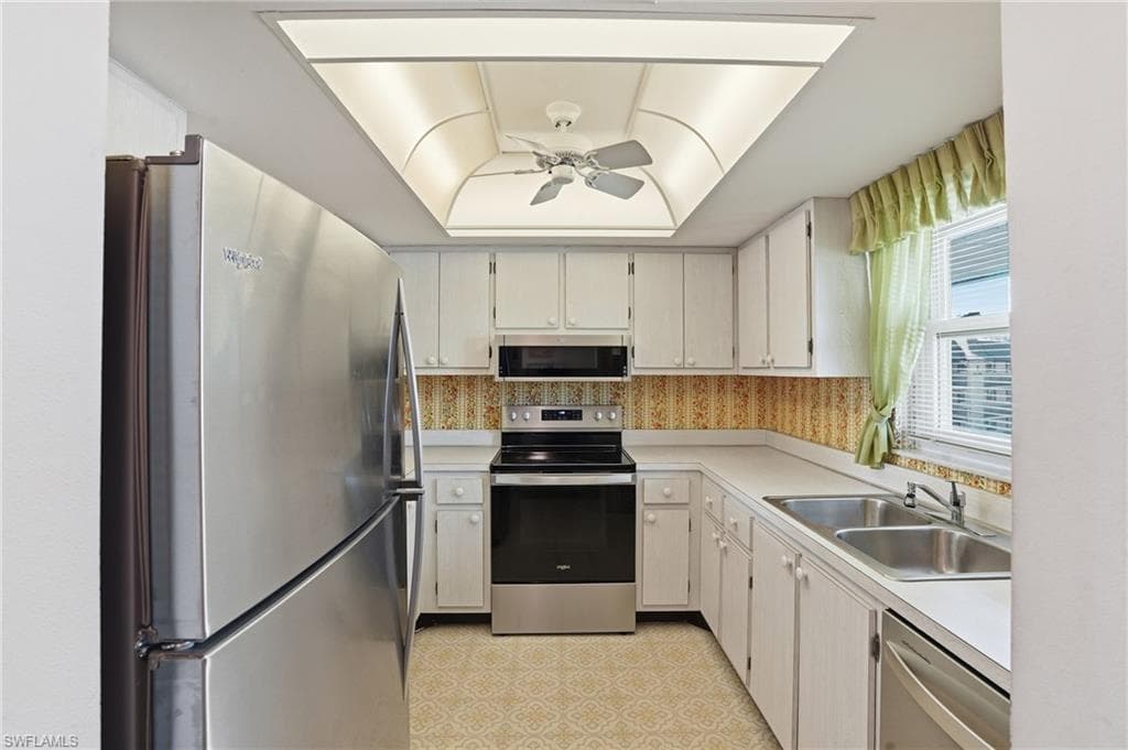 5451 Rattlesnake Hamm Rd D-305, Naples, FL 34113-5