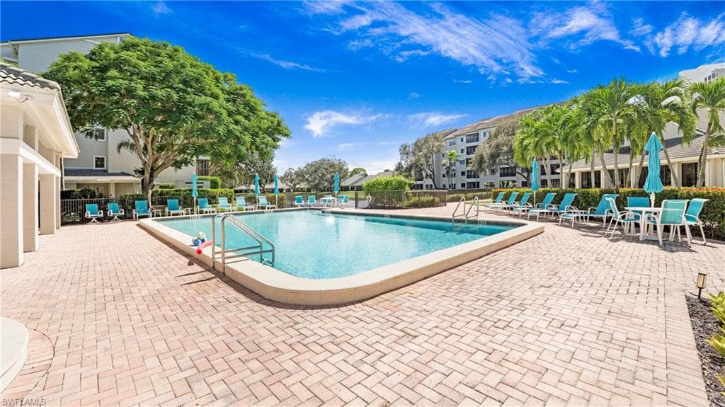 606 Arbor Lake Dr 6-104, Naples, FL 34110-25