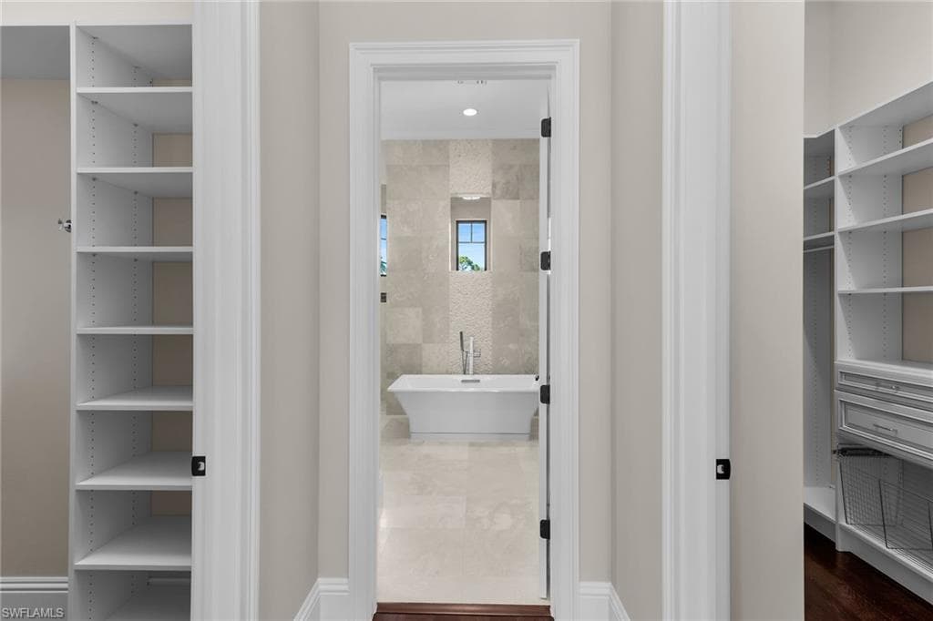 710 Tigertail Ct, Marco Island, FL 34145-19