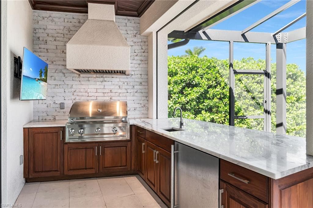 710 Tigertail Ct, Marco Island, FL 34145-31