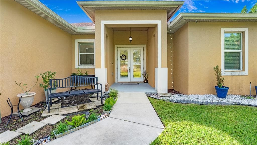 3790 31st Ave NE, Naples, FL 34120-5