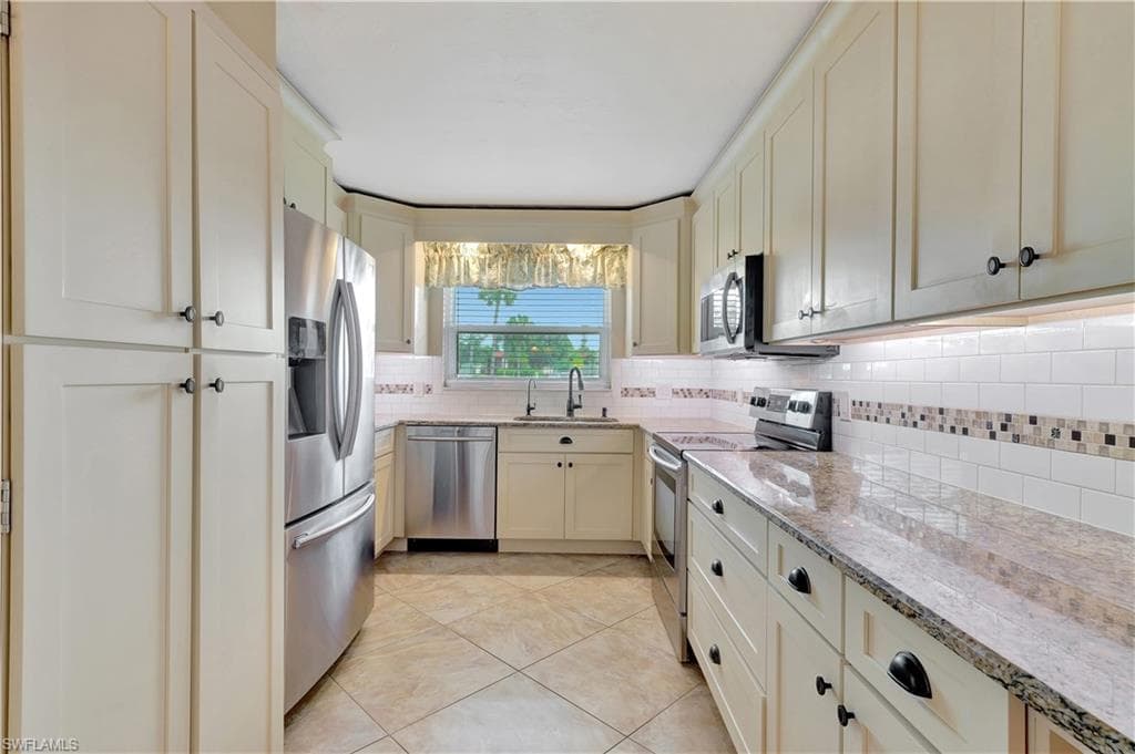 4372 27th Ct SW 109, Naples, FL 34116-9