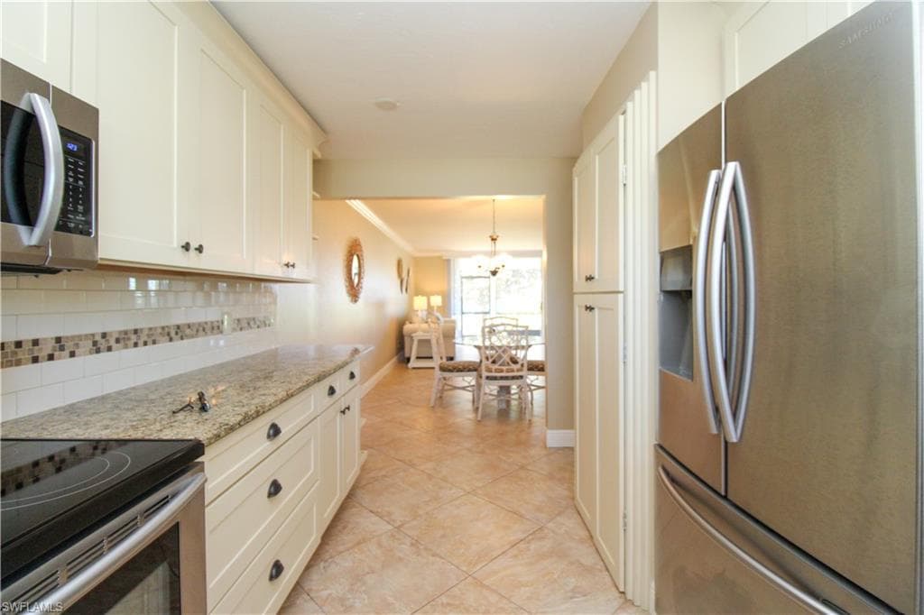 4372 27th Ct SW 109, Naples, FL 34116-10