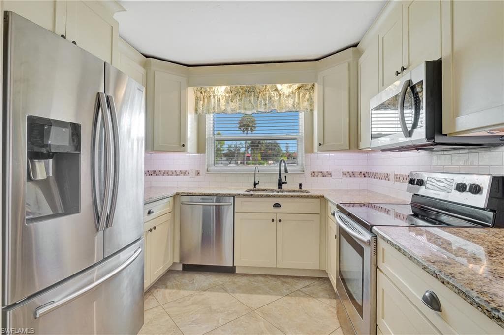 4372 27th Ct SW 109, Naples, FL 34116-11