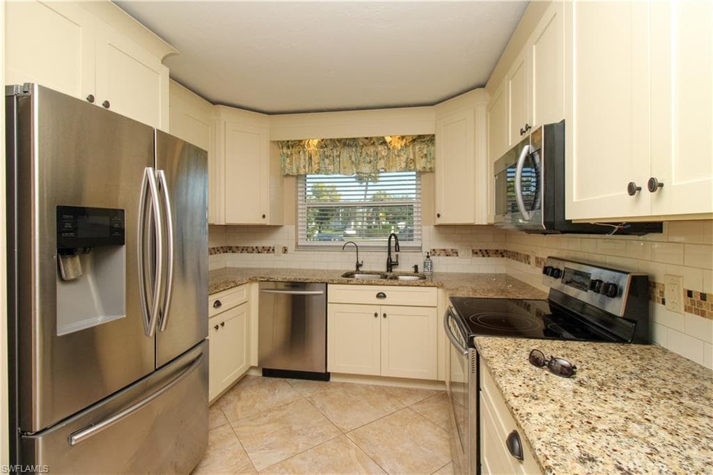 4372 27th Ct SW 109, Naples, FL 34116-13