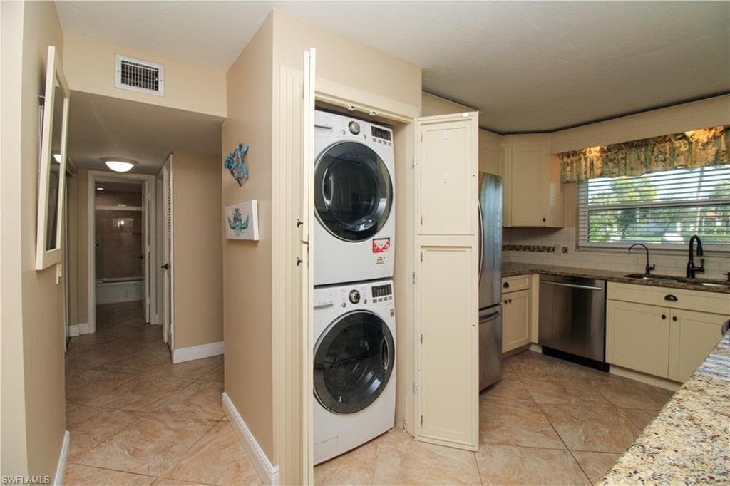 4372 27th Ct SW 109, Naples, FL 34116-15