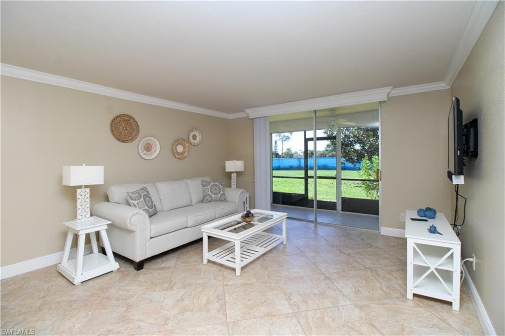 4372 27th Ct SW 109, Naples, FL 34116-22